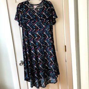 Lularoe Carly - Large, black background with keys